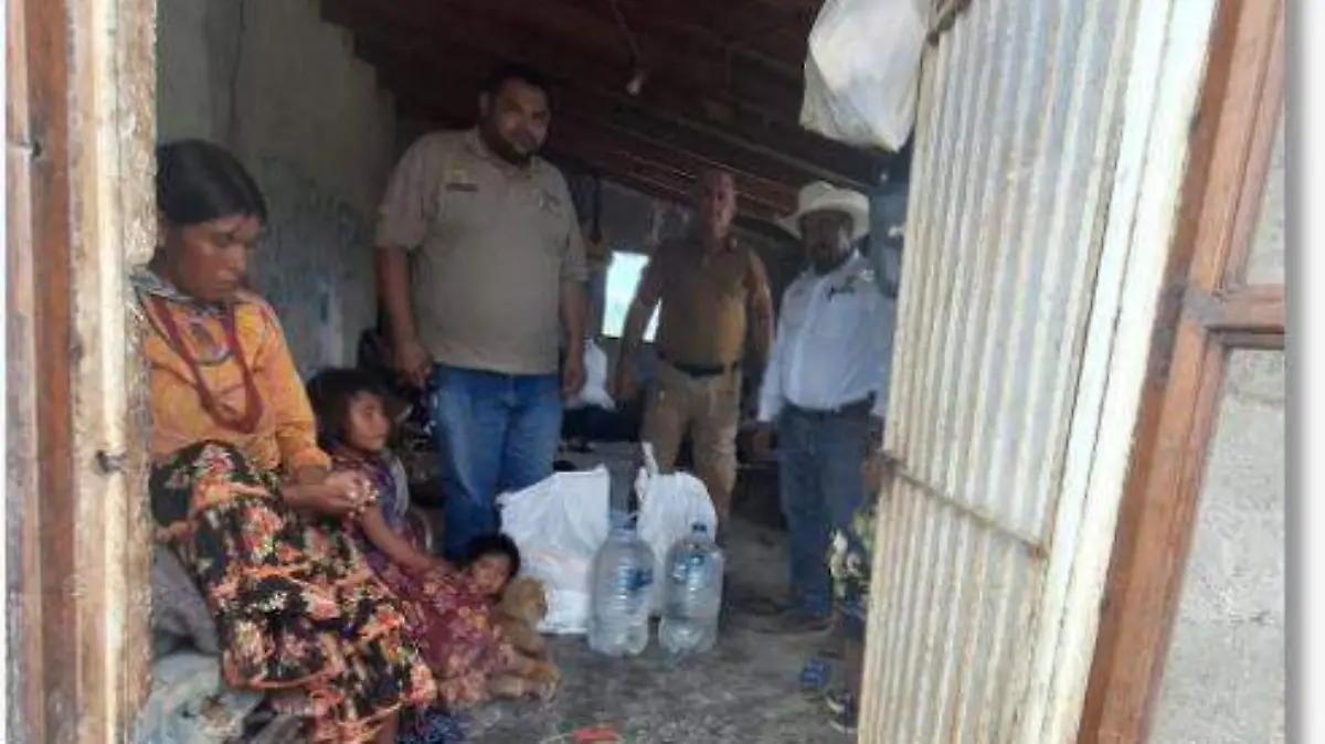 Entrega de apoyos por lluvias