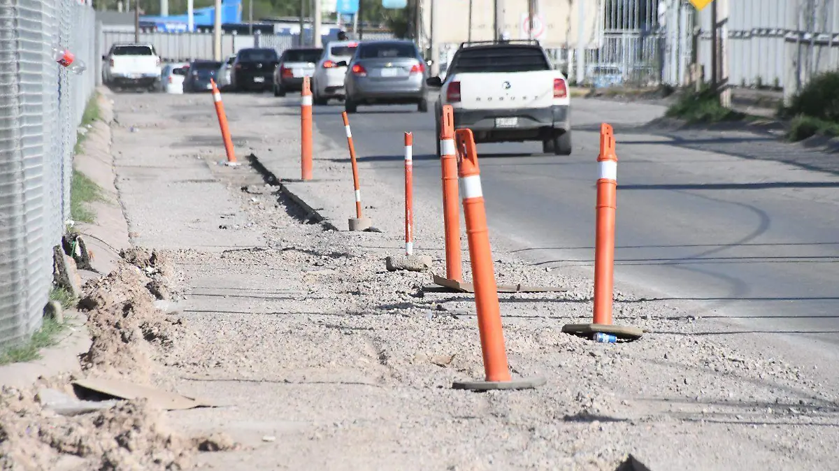 zanja baches calle vialidad tráfico