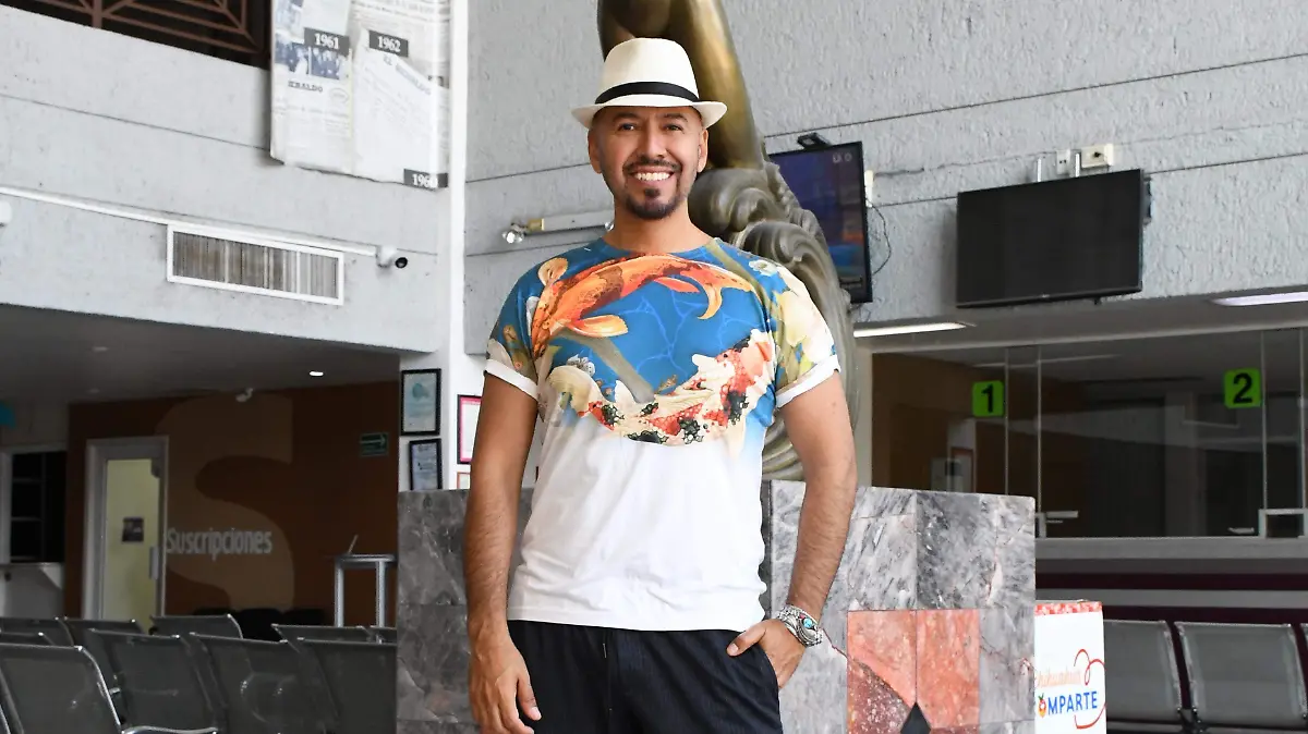 Miguel Ángel_Diseñador de trajes típico 2