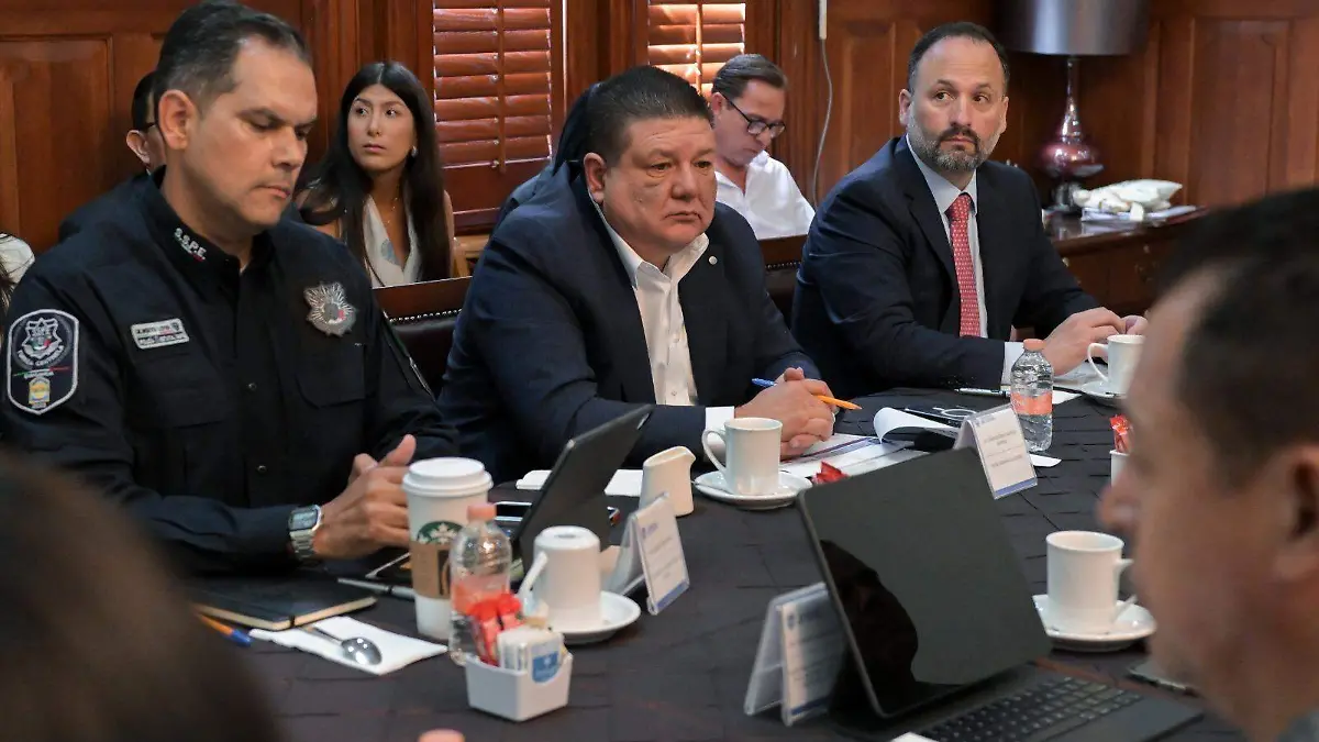 MESA CONSTRUCCIÓN DE PAZ MARU CAMPOS