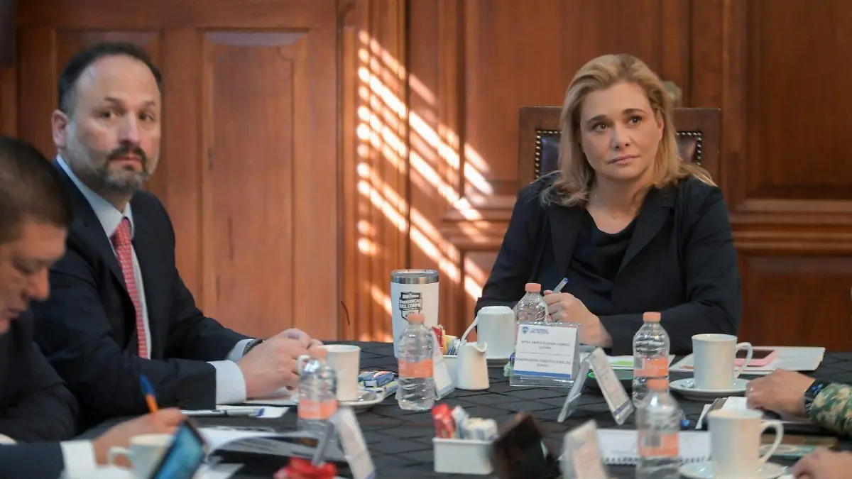 MESA CONSTRUCCIÓN DE PAZ MARU CAMPOS