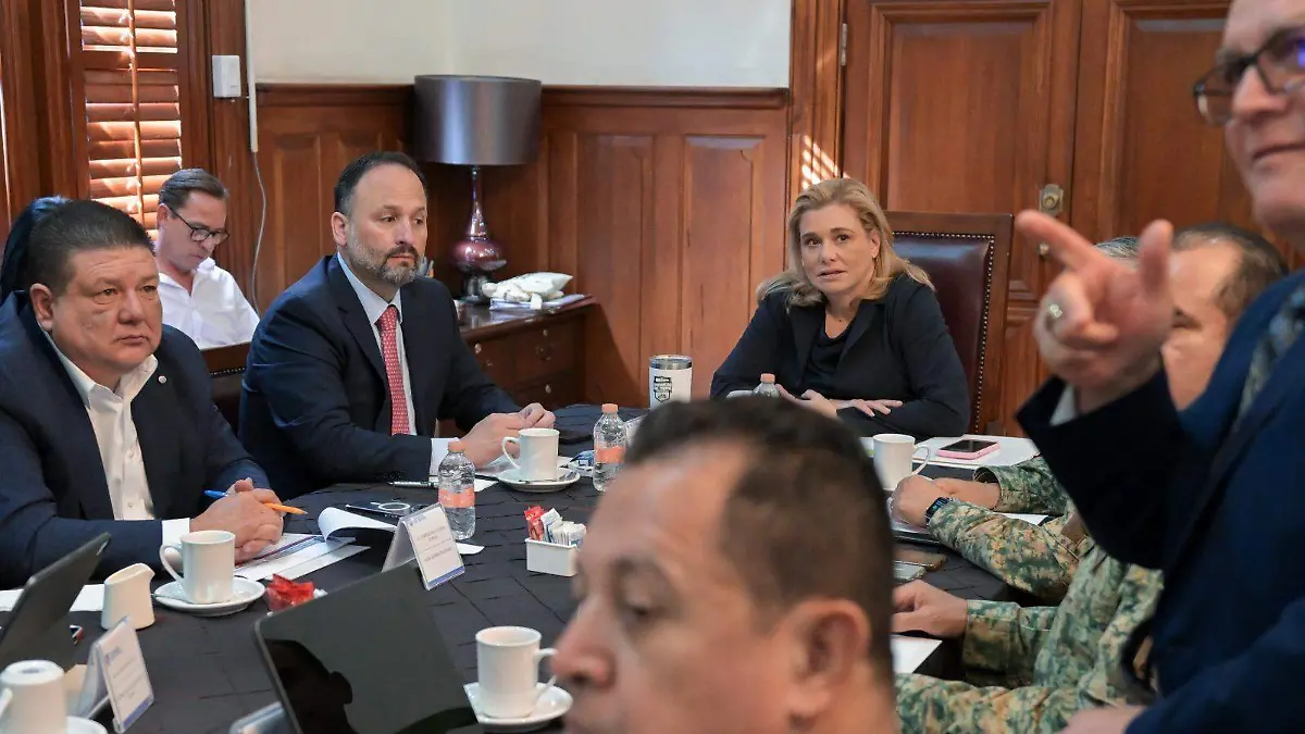 MESA CONSTRUCCIÓN DE PAZ MARU CAMPOS