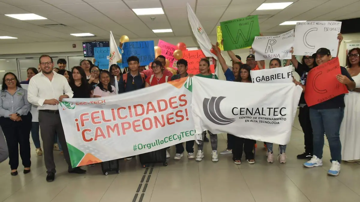 reciben en aeropuerto