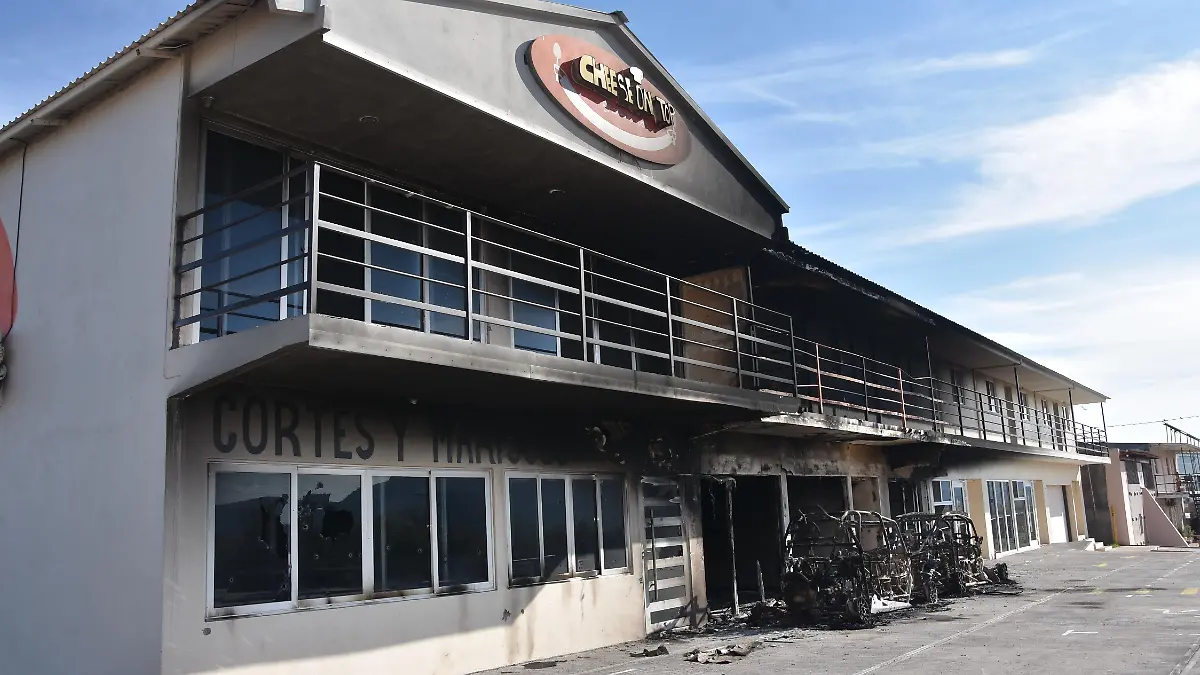 negocios y rizer quemados en santa isabel