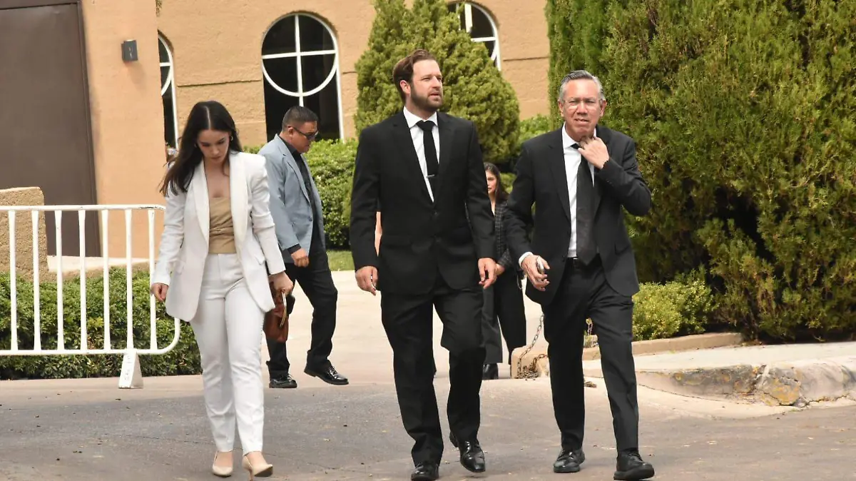 asistentes al funeral de Víctor Cruz Russek