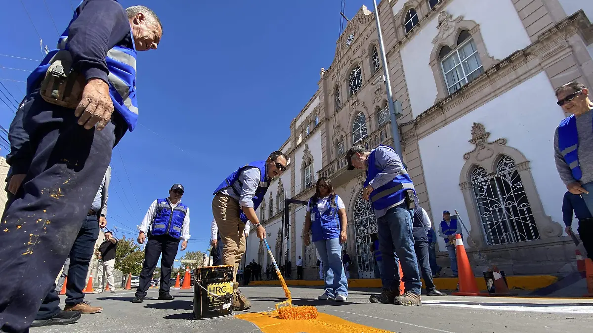 Gilberto Loya pintado peatones 