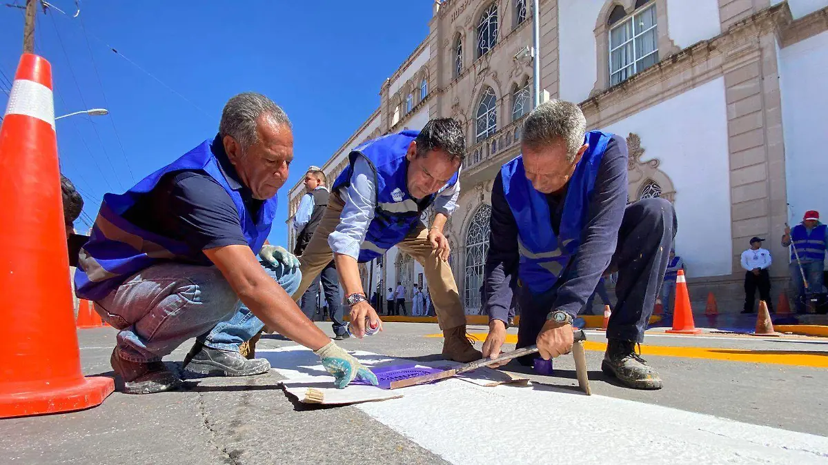 Gilberto Loya pintado peatones 