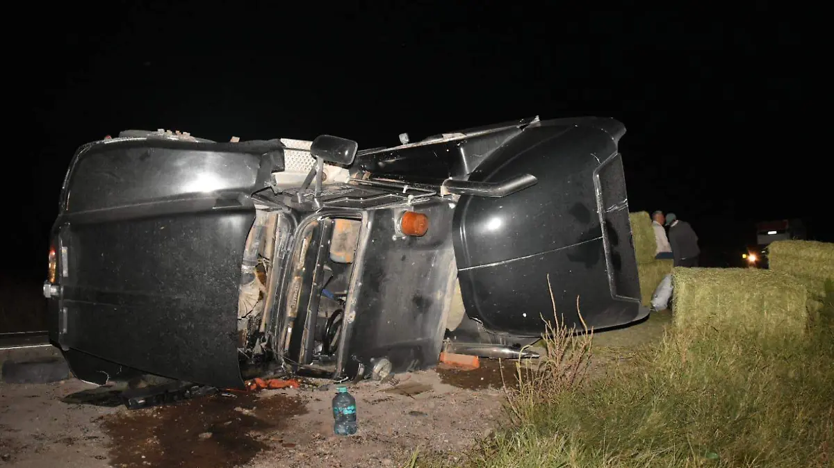 Vuelca tráiler en las Curvas del Perico 