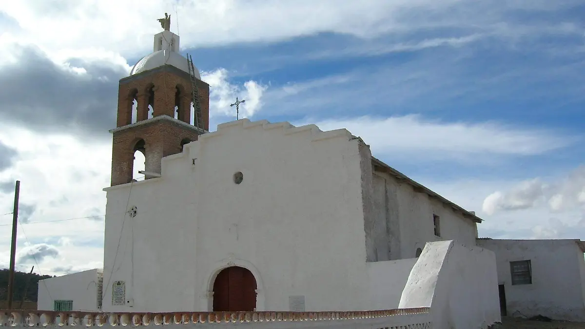 Fachada frontal del templo de San José