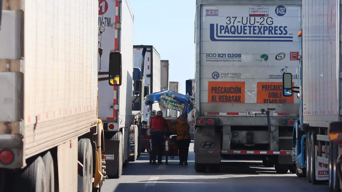Filas De Trailer Carretera 