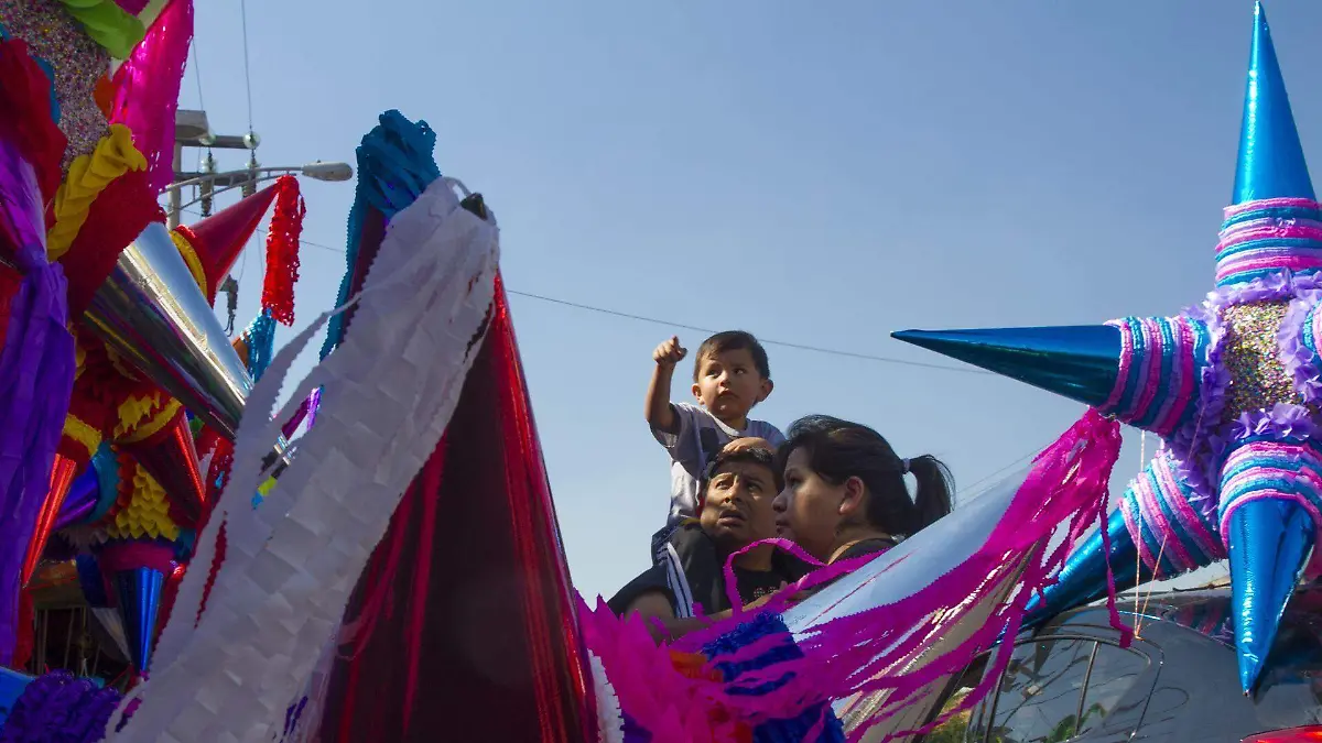 Venta Piñatas navidad celebración festejo costumbre tradición