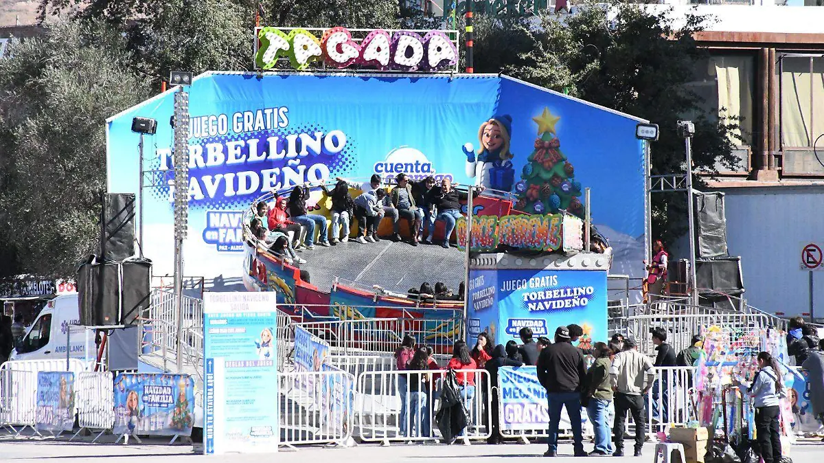torbellino navideño atracciones juegos mecanicos navidad centro