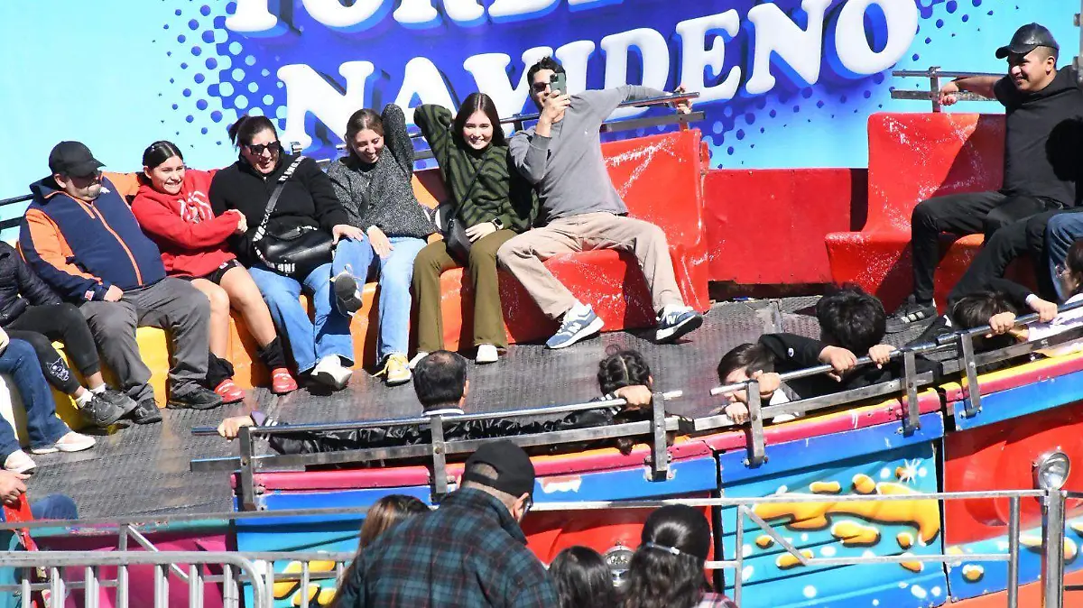 torbellino navideño atracciones juegos mecánicos navidad centro