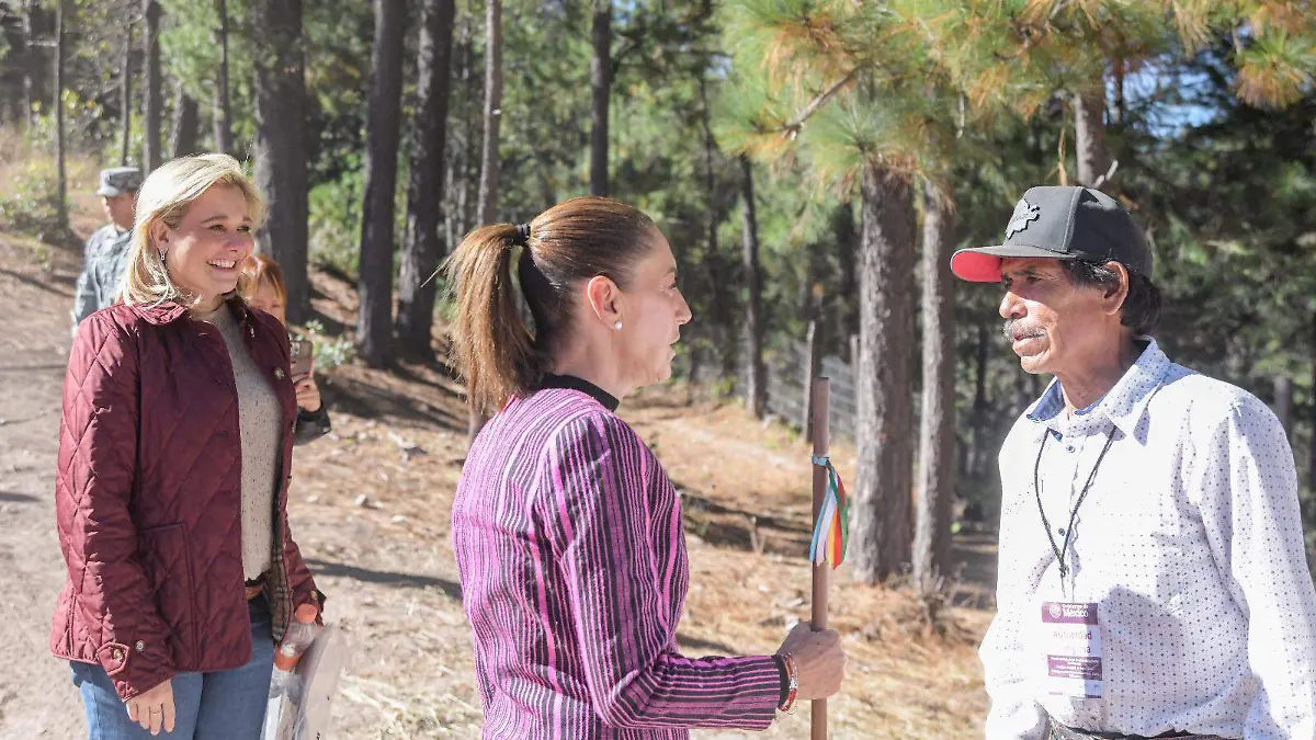 La gobernadora Maru Campos y la presidenta Claudia Sheinbaum en la Sierra Tarahumara 