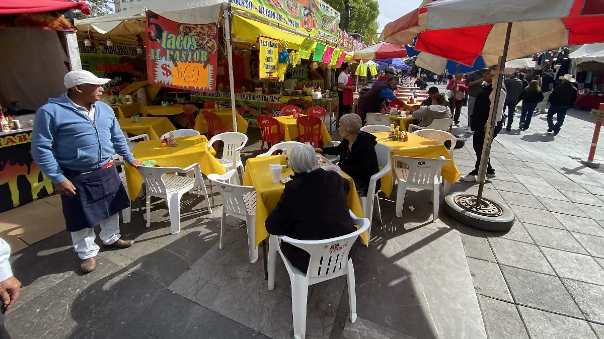 Puestos de comida local negocio ventas compras centro