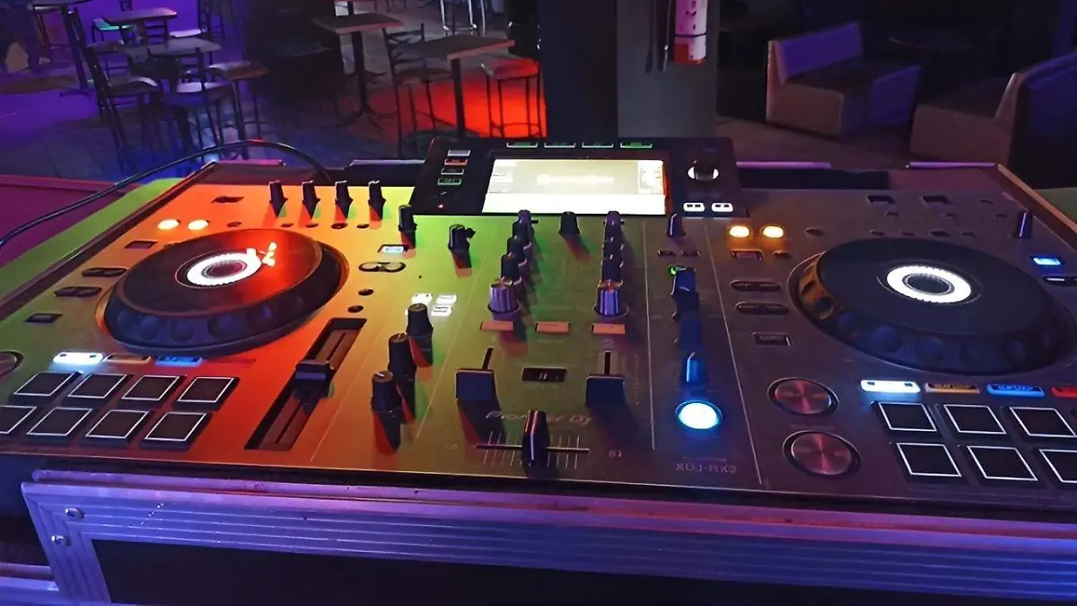 FOTO FACEBOOK ELECTROROOM CUU (1)