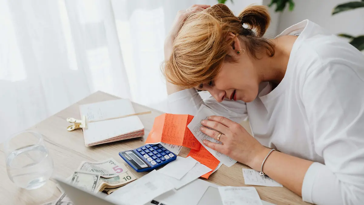 pexels-karola-g-5900136