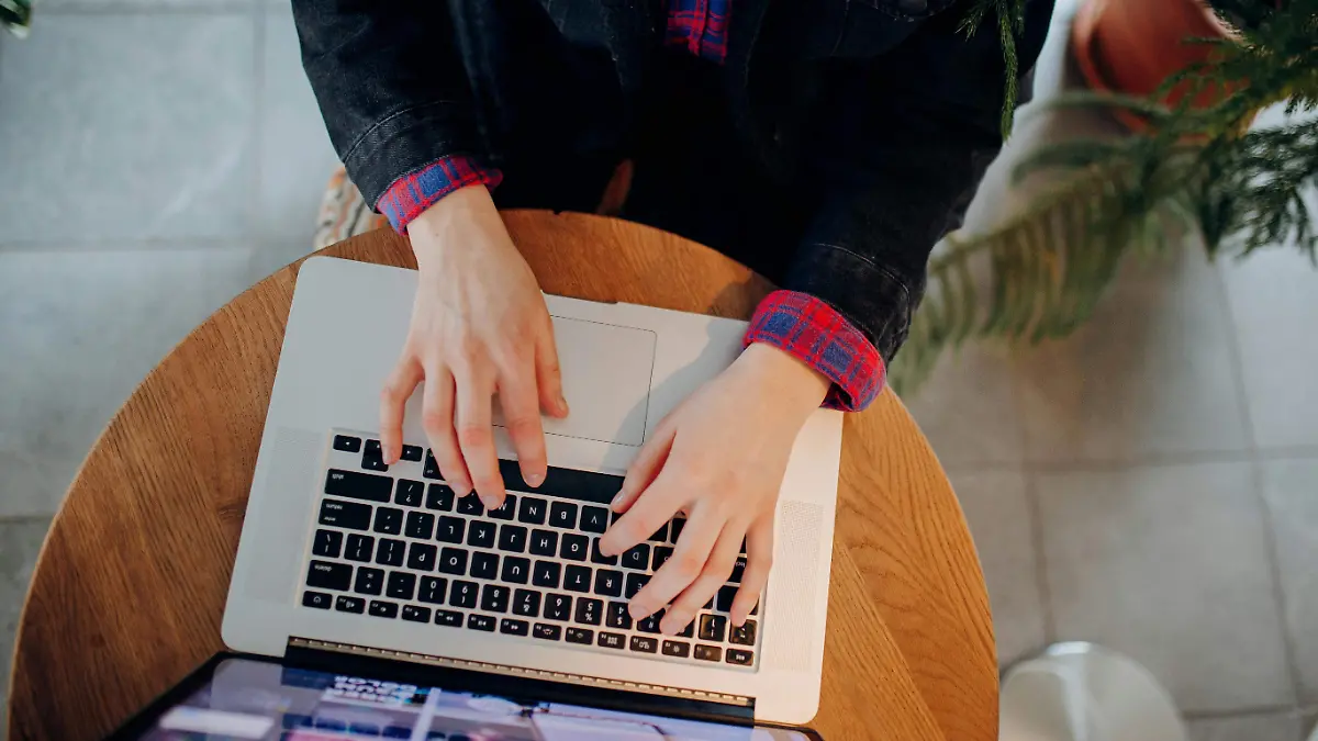 pexels-danikprihodko-7455936