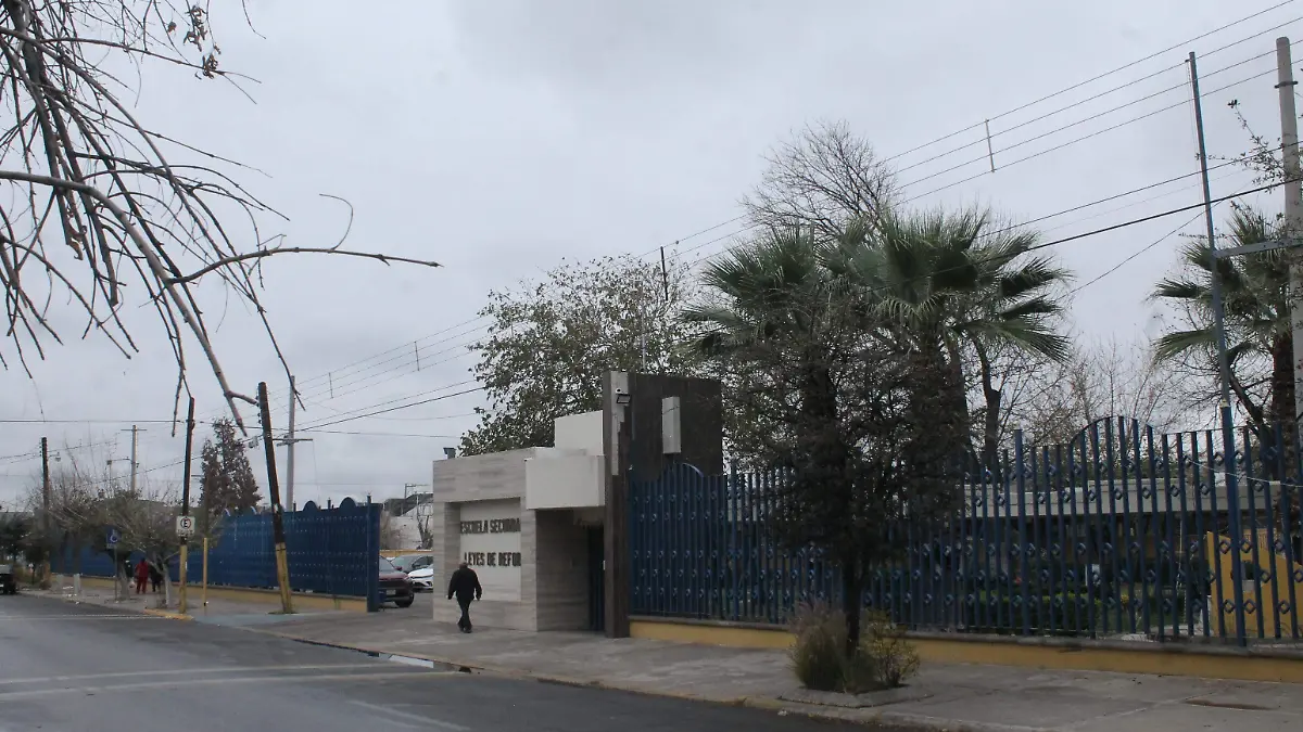 Escuelas, asistencia mínima