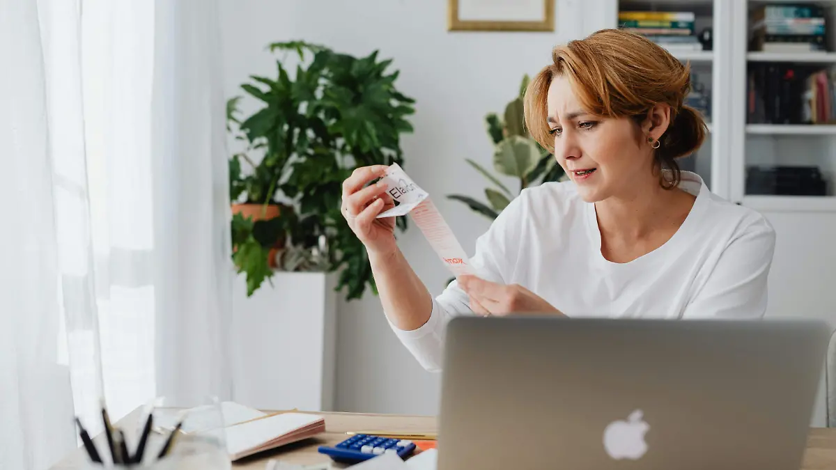 pexels-karola-g-5900134