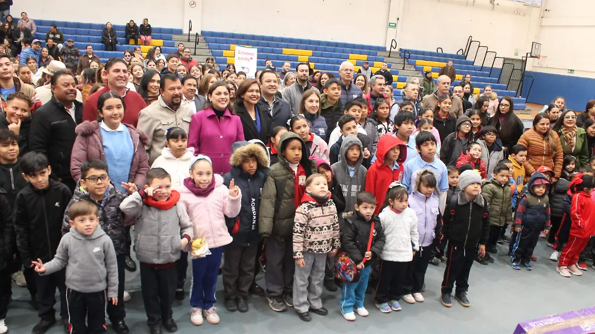 Maestros alumnos autoridades