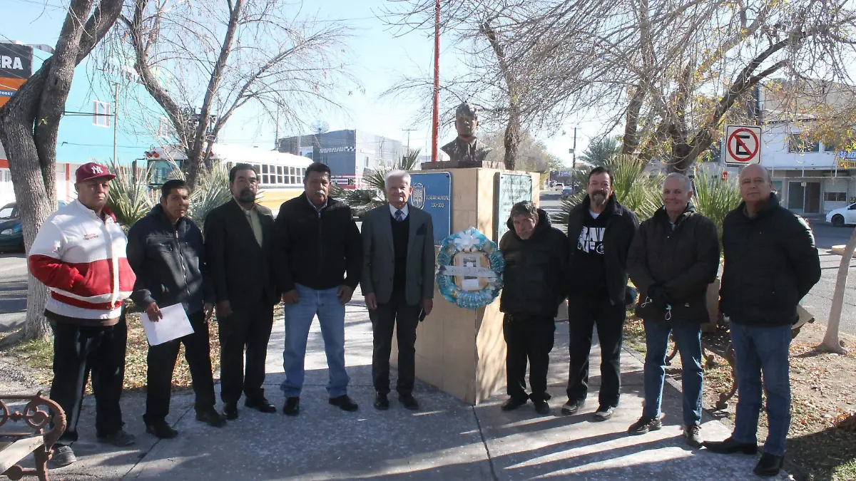 Pocas personas homenaje