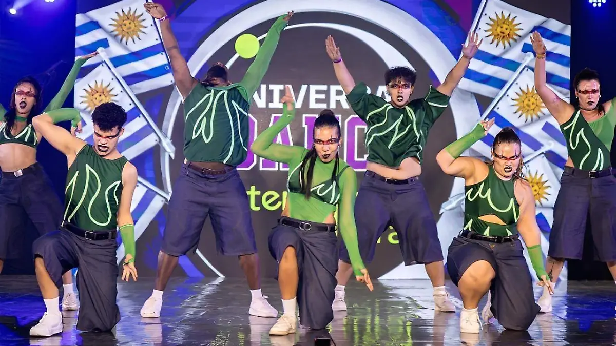 FOTO FACEBOOK UNIVERSAL DANCE (1)