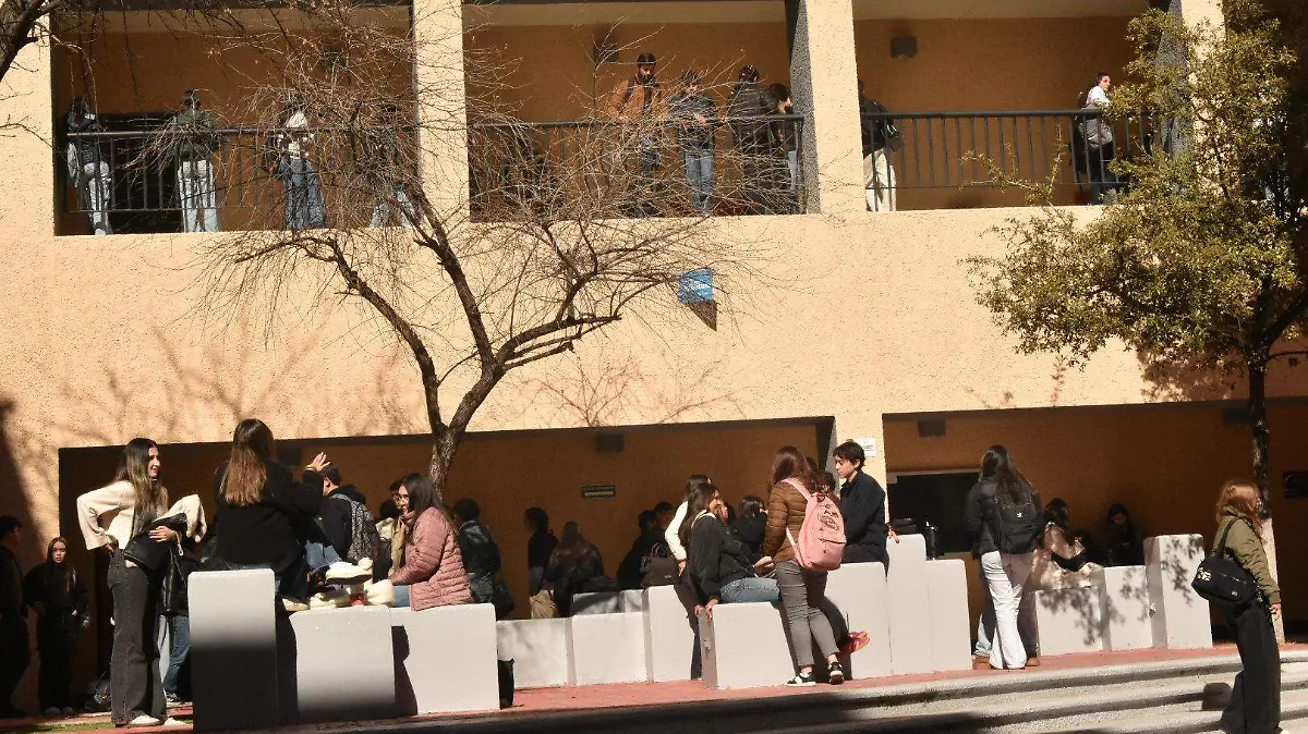 regreso clases uach estudiantes alumnos educación universitarios facultad