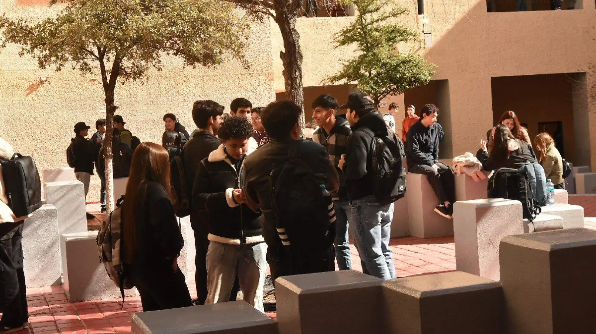 regreso clases alumnos estudiantes universitarios escuela uach facultad