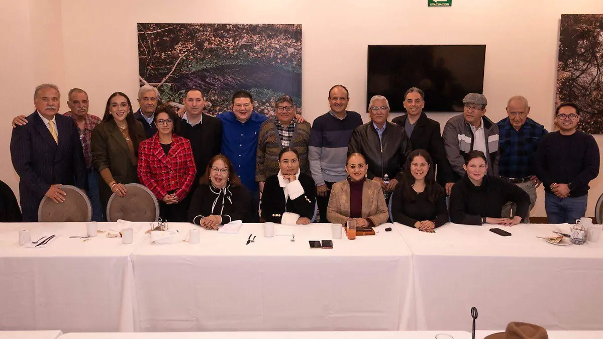 PRINCIPAL, Integrantes de AECHIH con el fiscal, César Jauregui