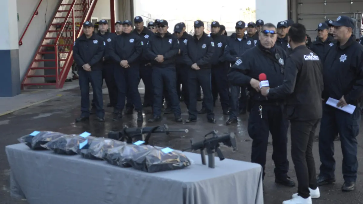 Policías armas Delicias