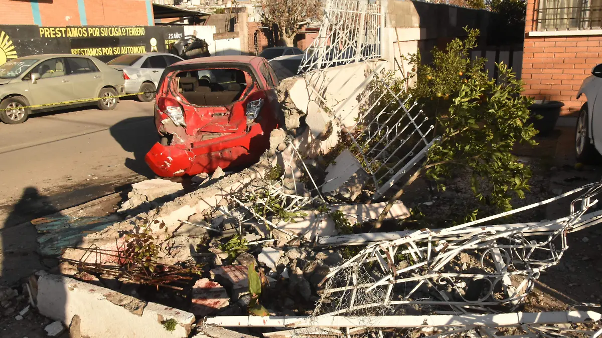 Danos en autos y casa chocada_colinas (10)