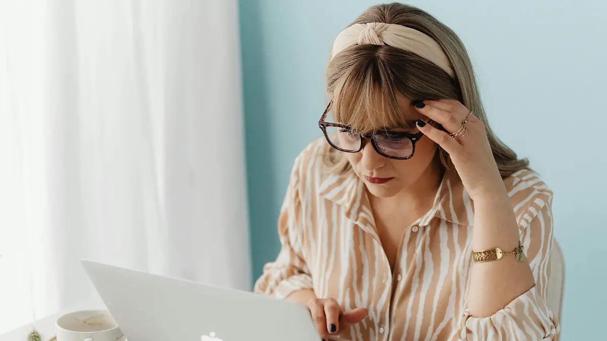 pexels-karola-g-7320689