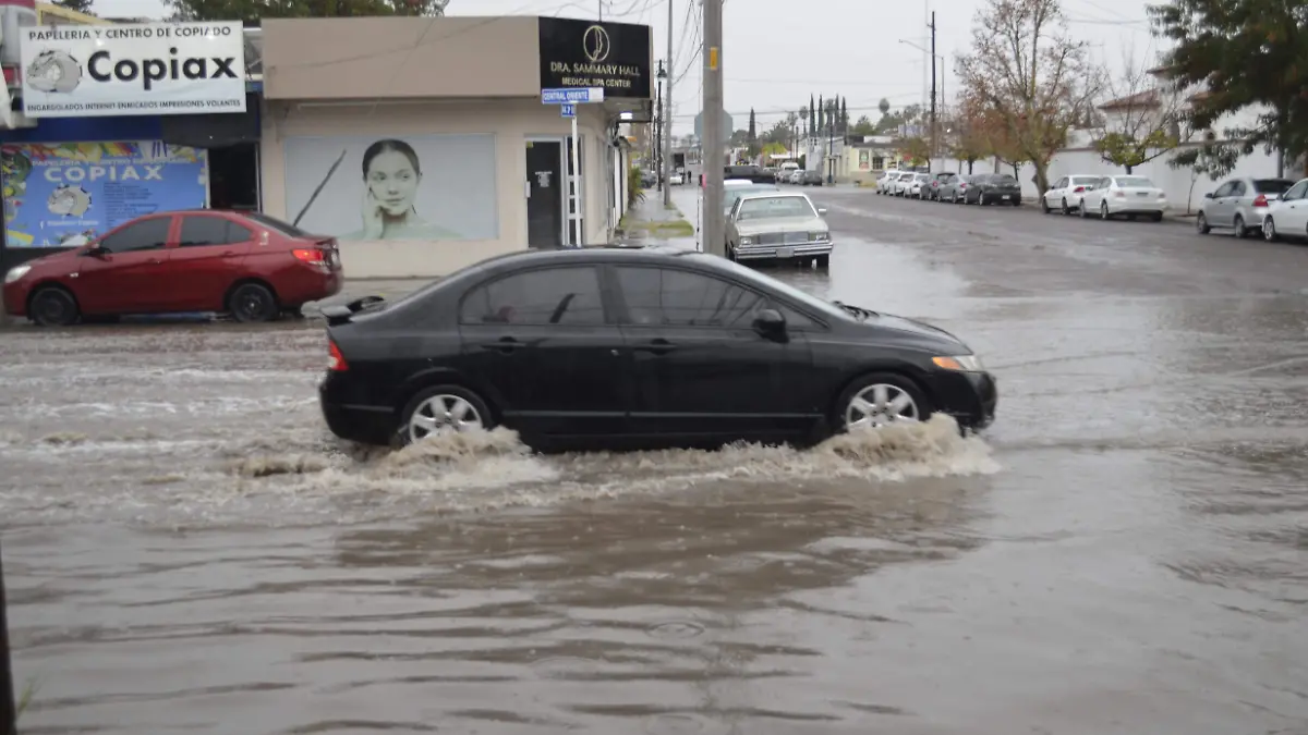 Agua encharcamiento lluvia