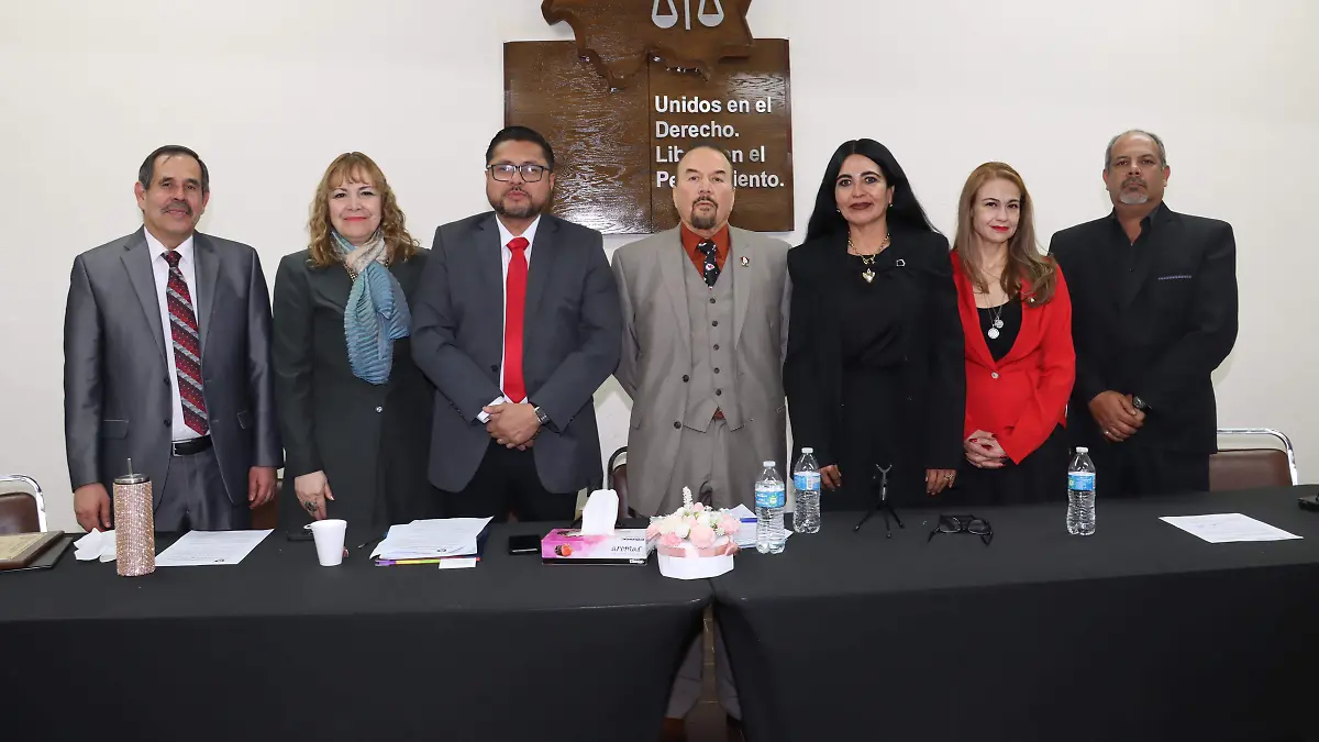 PRINCIPAL Presídium encabezado por Silvia Lechuga