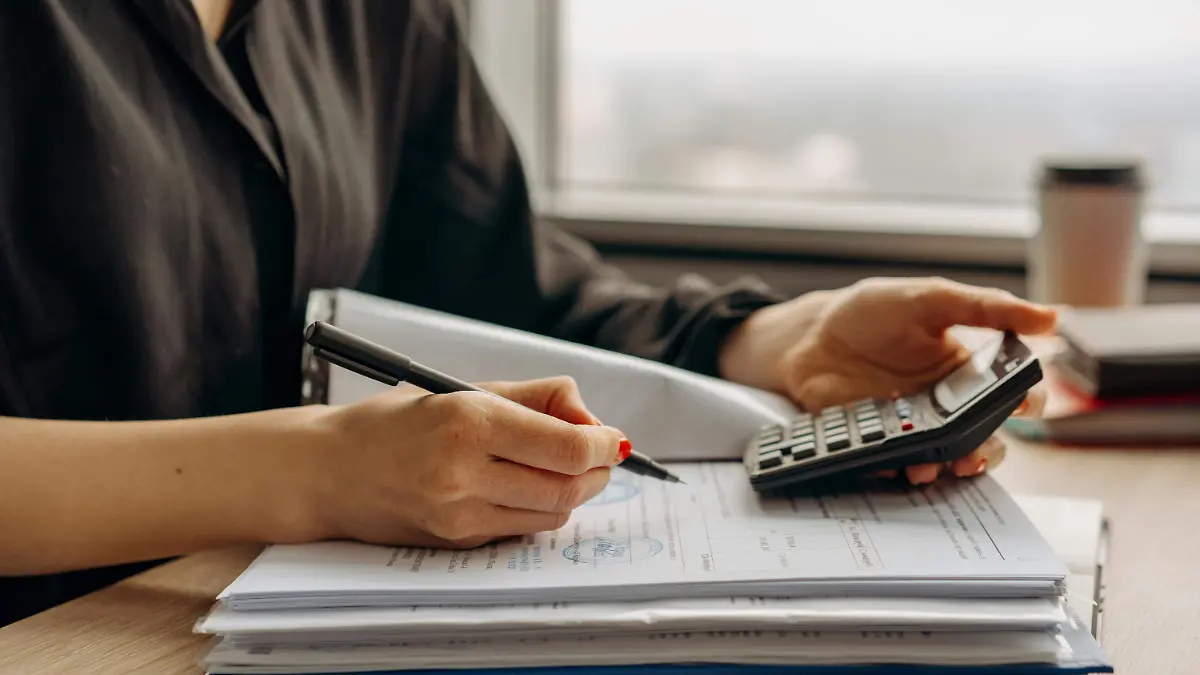 pexels-mikhail-nilov-8297031