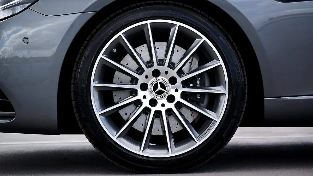 pexels-mikebirdy-4002394