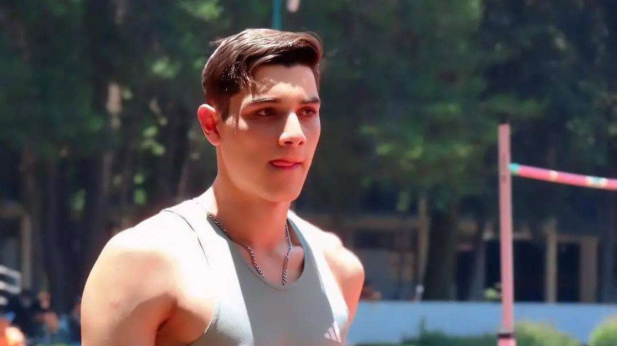 Fotos que nunca subí 🤪..........#jumping #flying #hihgjump #atletismo #competition #fotosolvida