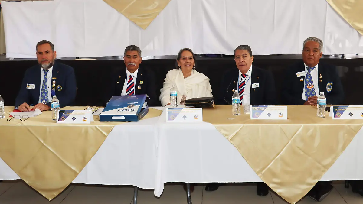 PRINCIPAL El presídiuim encabezado por Luis Esparza y Eulogio Luna