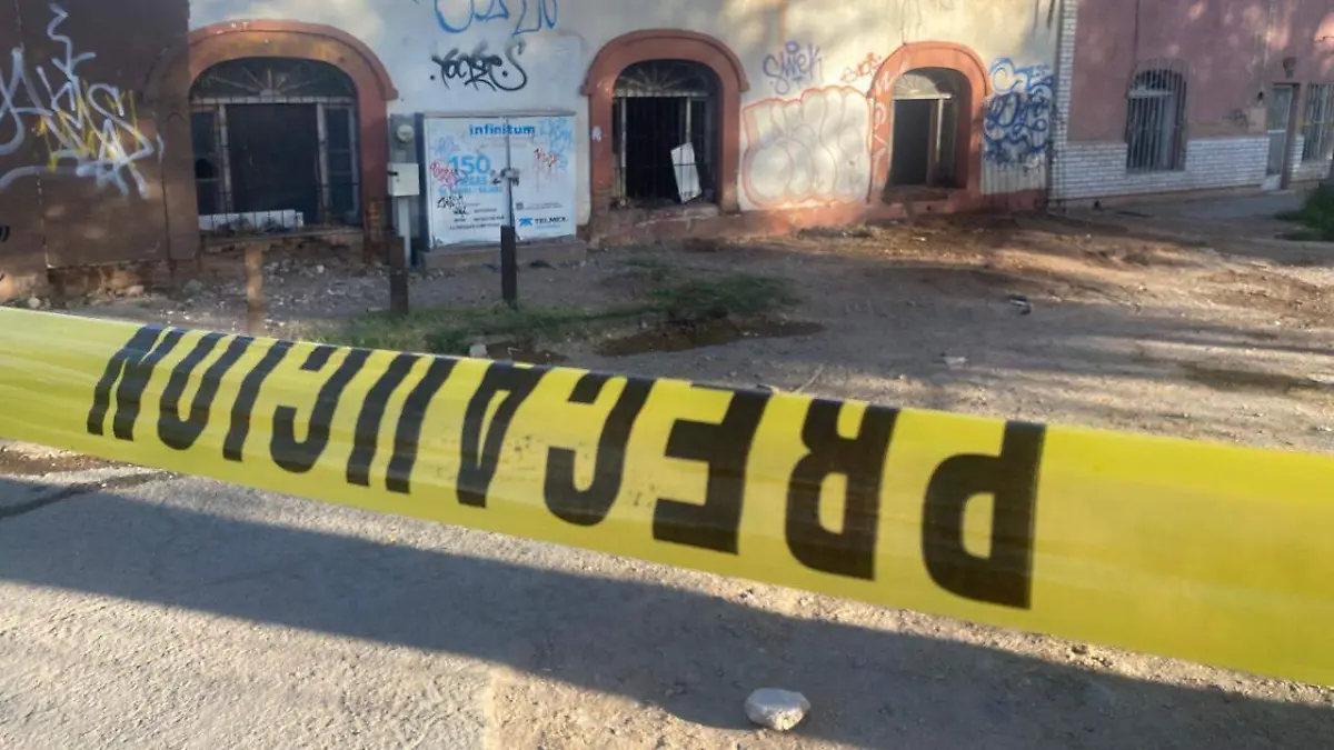 Cordón policial tapa casa abandonada