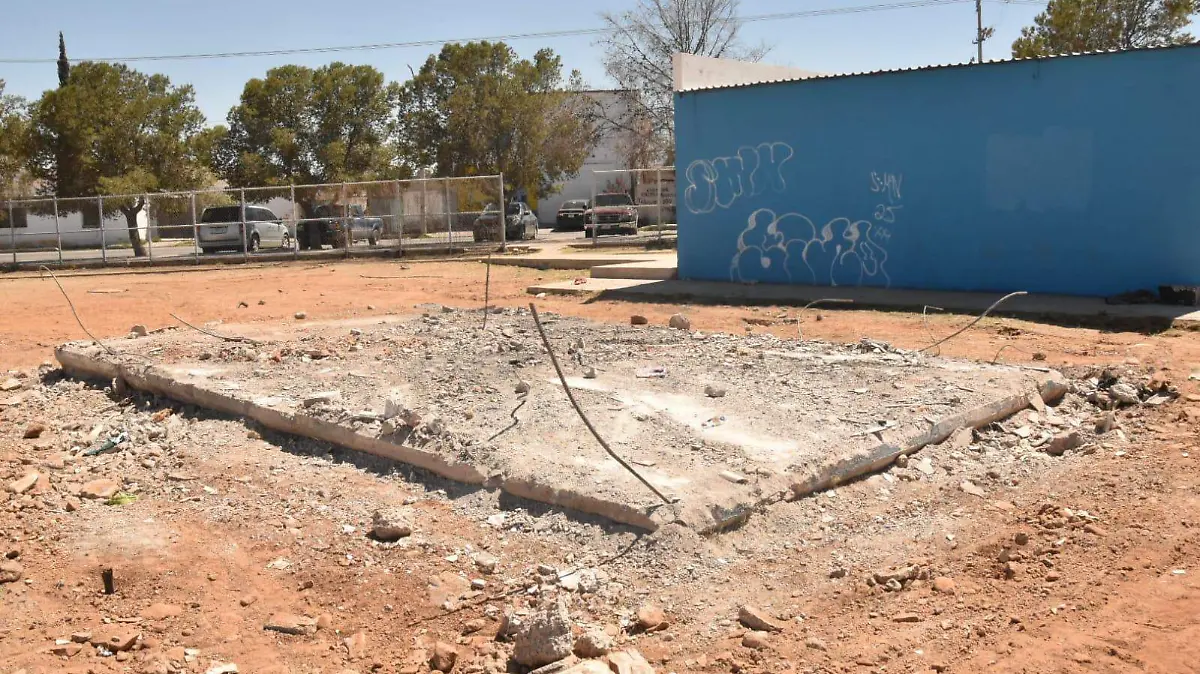 Baños demolidos en Deportiva Milenio