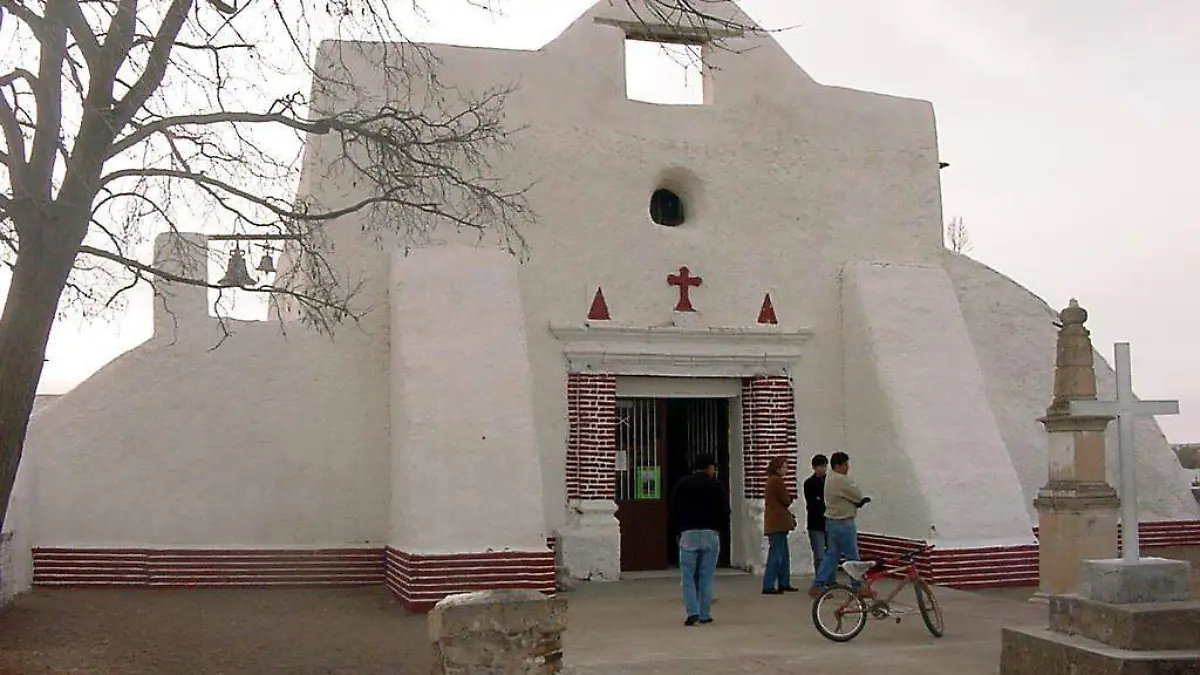 Fachada principal del templo de Santa Rosa de Lima