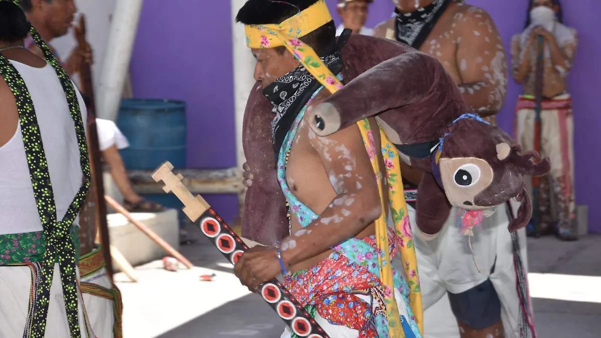 Quema de Judas en asentamiento El Oasis (2)