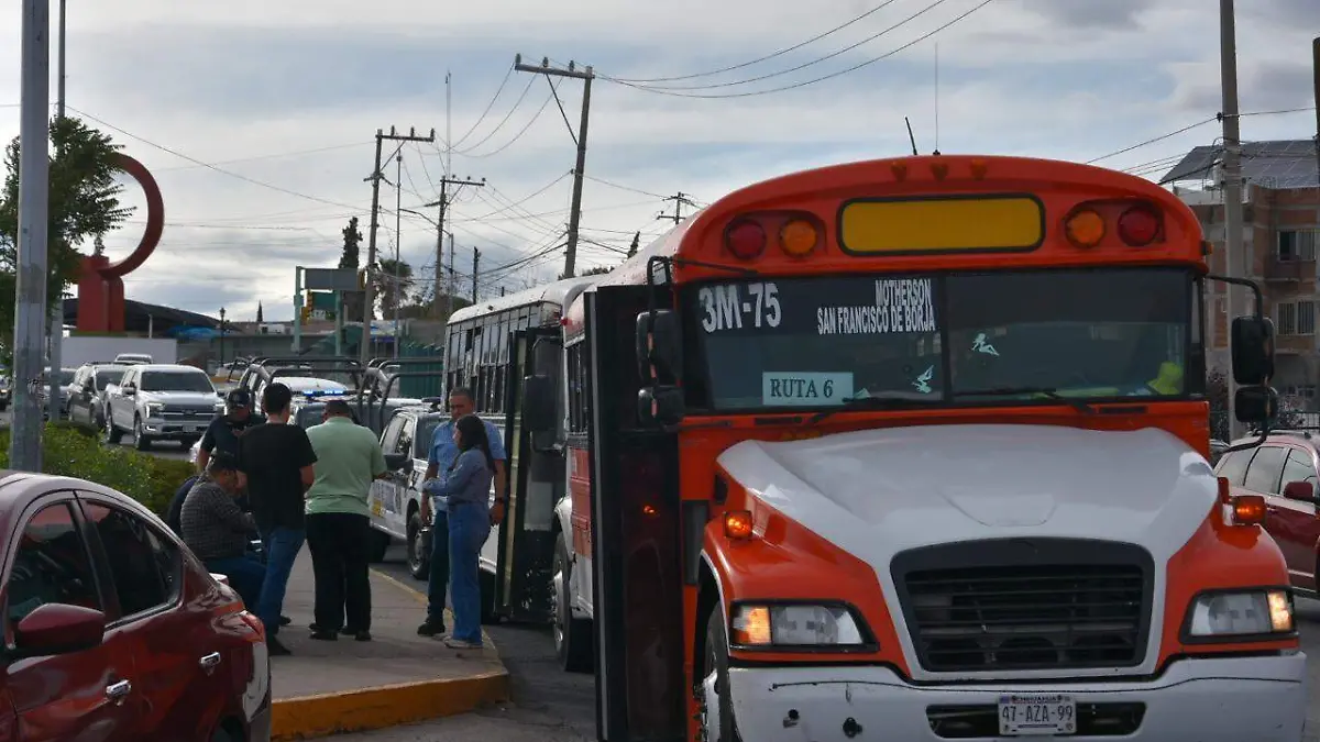 Choque de camiones de pasajeros (2)