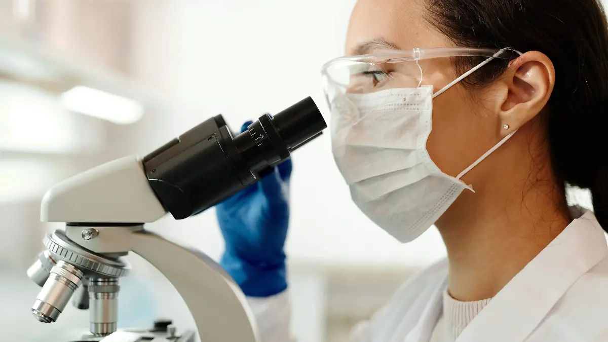 pexels-edward-jenner-4031523