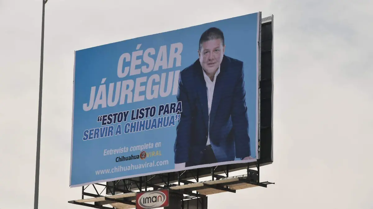 Espectaculares César Jáuregui (2)