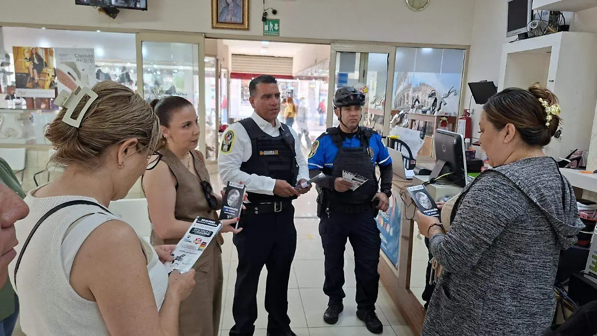 Agentes municipales visitan comercios