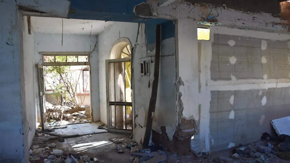 Casa vivienda abandonada tapia 