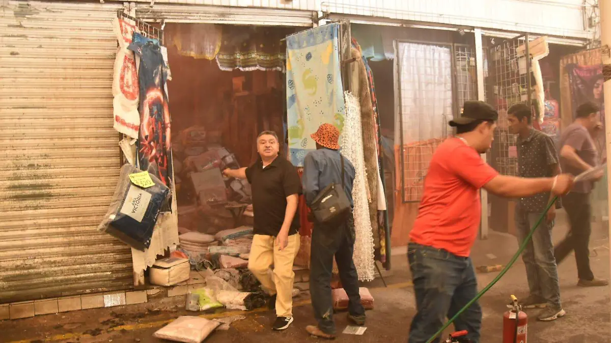 Incendio en locales del Pasito (1)