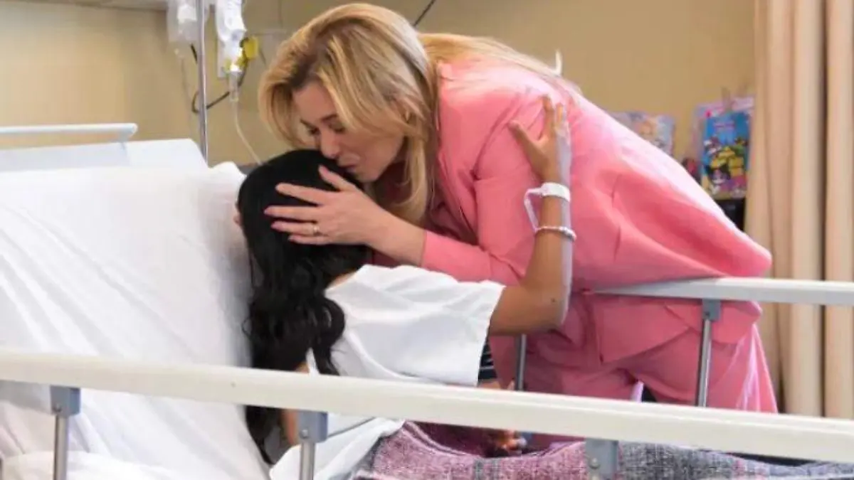 Maru Campos visita Hospital Infantil de Especialidades